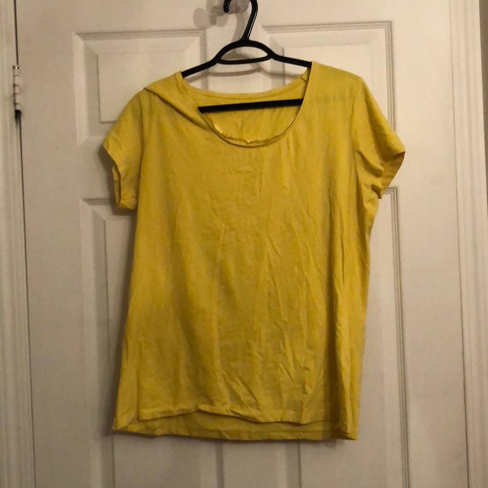 yellow t-shirt